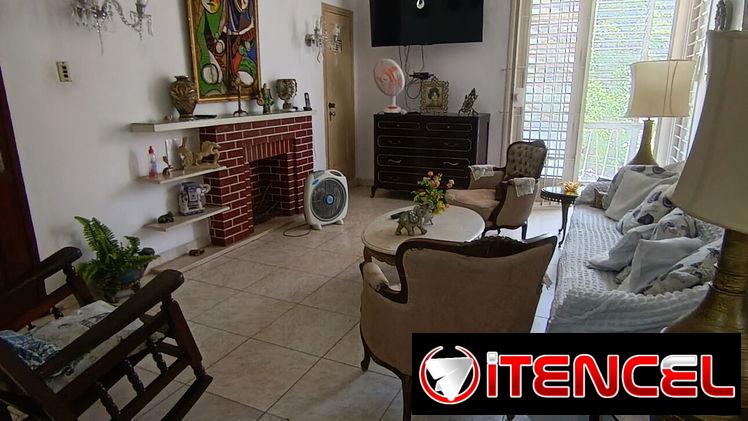 Apto de 3 habitaciones en el vedado con garaje.
