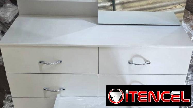 Excelente closes, gaveteros, mesas d PC,cómodas y estantes con espejos