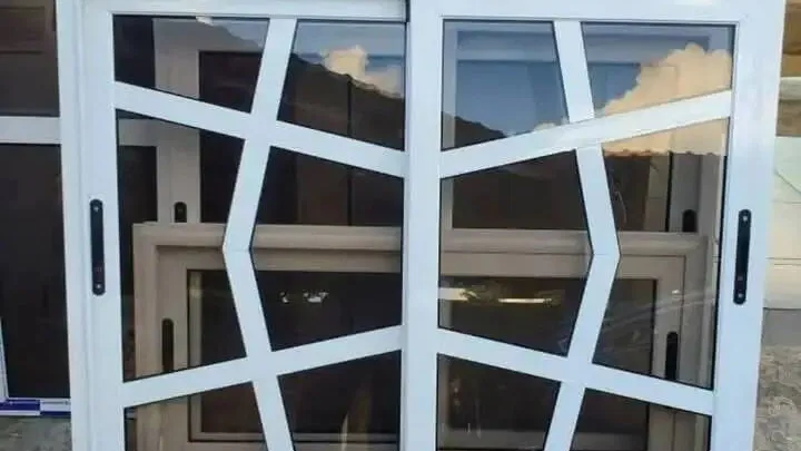 Realizamos todo tipos de trabajos en marquetería en aluminio