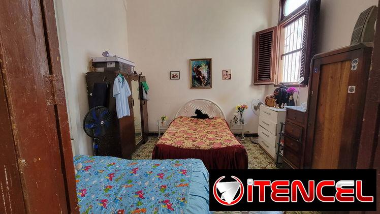 Se vende casa de viga y losa en Centro Habana