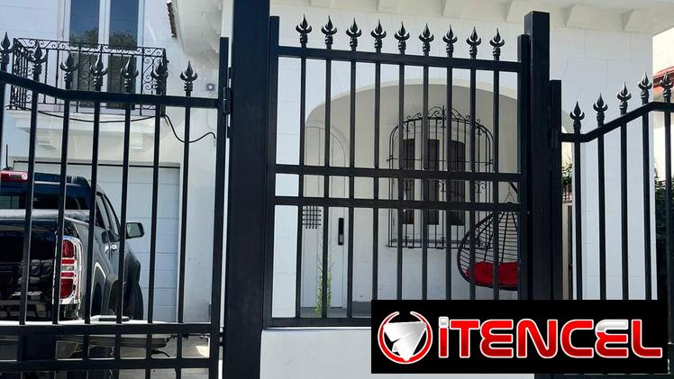 Casa capitalista con piscina en Kholy