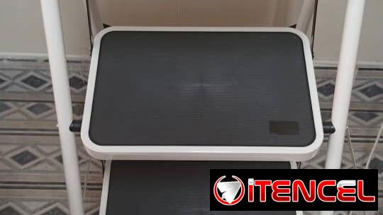 📢 ESCALERA DOMÉSTICA PLEGABLE DE 4 NIVELES CON MANIJA ACOLCHADA