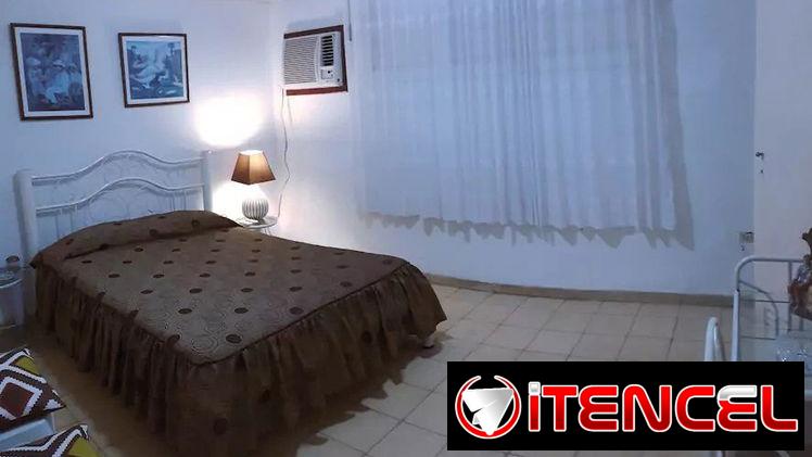 📱 Apartamento en Vedado – 2 hab climatizadas, balcón, cerca Hotel Capri