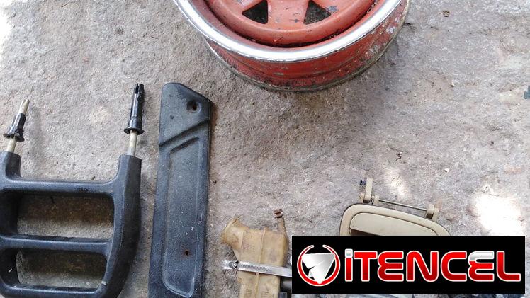 Se venden algunas piezas de uso de carro