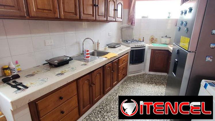 VENTA DE CASA EN MARIANAO TRES NIVELES