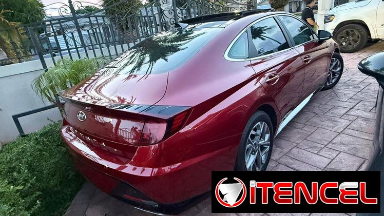 Vendo o negocio Hyundai sonata 2023 límite con 8000 millas solamente