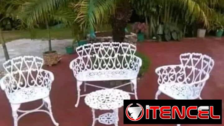 Juego de sofá con 2 butacas y mesa de centro. Entrega a domicilio sin costo adicional  en toda la habana.