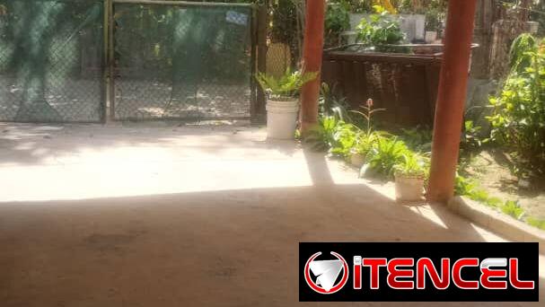 Casa independiente en venta en Santa fe  playa, reparto el Roble
