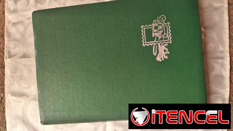 Daga de mujer del siglo 16 y 2 libros de sellos antiguos