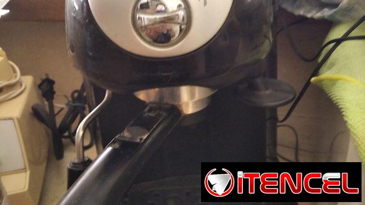 Necesito reparar mi cafetera eléctrica