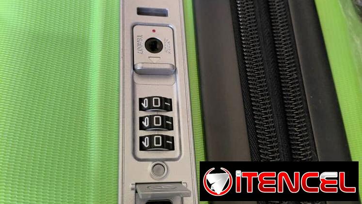 Maletas de viaje de 10 kg con candado numérico. También tiene puertos de carga y cables para cargar el celular