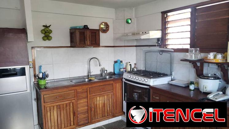 Vendo Bello apartamento de 3 cuartos y 3 baños en Vedado