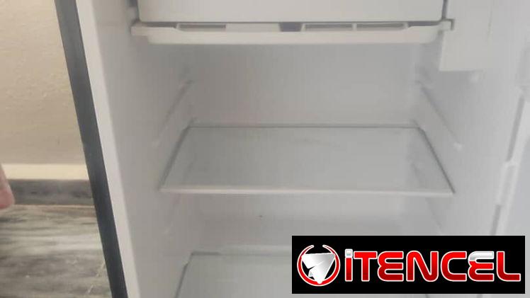 Minibar ( modelo grande ) Frigidaire Como Nueva – ¡Excelente Enfriamiento y Estado!