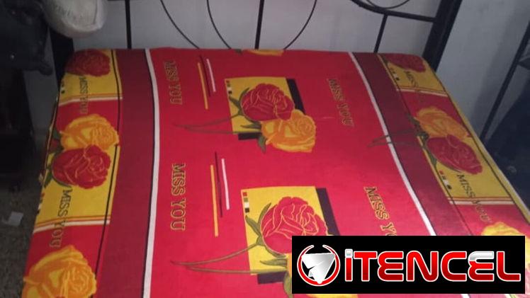 Se vende Cama Camera con Colchón. Además  Sillones