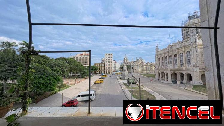 Apartamento independiente en La Habana Vieja – 2 hab c/baño privado cada una – Terraza y cocina – 70 USD noche