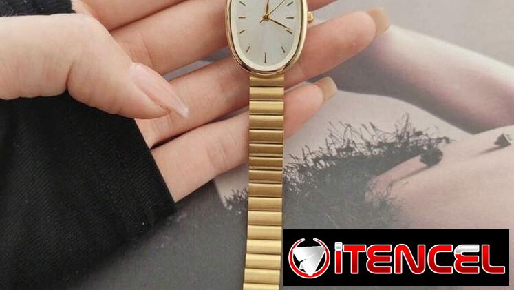 Reloj dorado elegante