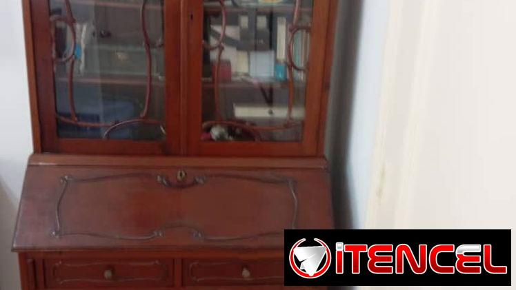 Vendo 1 SECRETER ANTIGUO en excelente estado