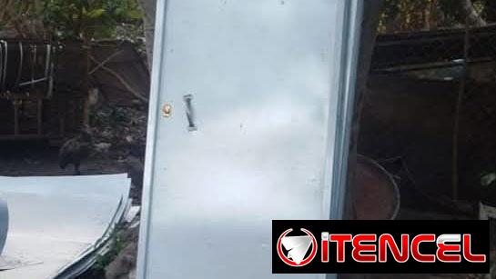 Puertas de zinc galvanizado.