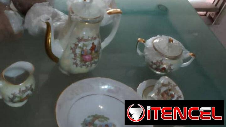 120$ USD. JUEGO PORCELANA POLACA ENCHAPE DORADO SIGLO XIX, NUEVO 28 PIEZAS, 55378897. Y 78834409. PLAZA, LH
