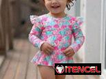 Trajes de baño para niñas y niños de todas las edades.