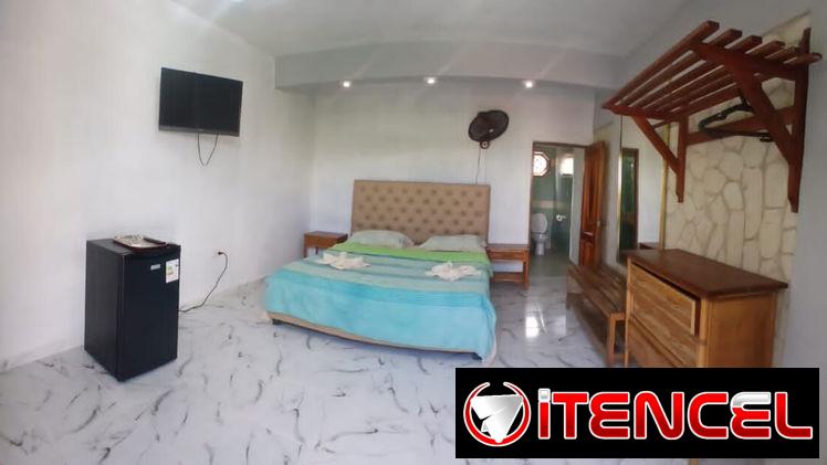 Casa Yanet con piscina grande de 3 habitaciones en Guanabo con sus paneles. Whatssap 5 2959440