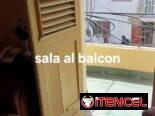 Se vende apartamento en Santo Suárez, ubicado en un primer piso con balcón a la calle