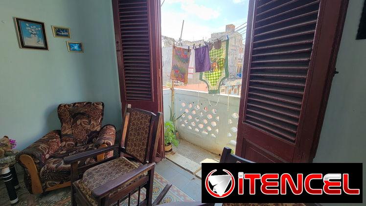 Se vende casa de viga y losa en Centro Habana