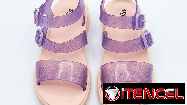 Sandalias para niñas. Sandalias para el verano playa piscina