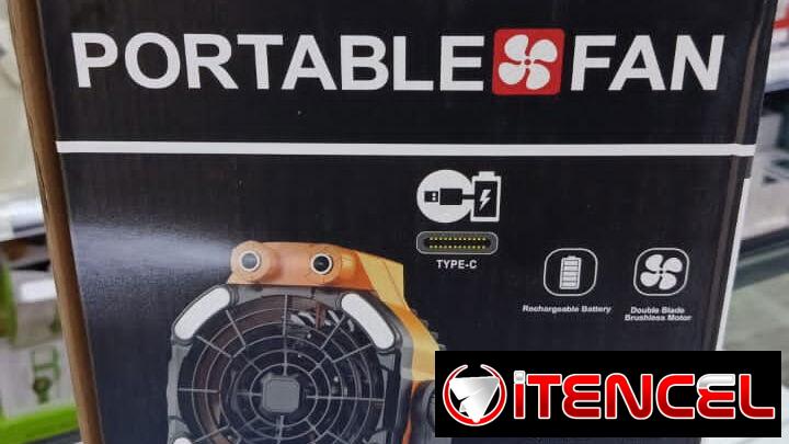 Ventilador lampara recargable con doble aspas y función de humidificador con 3 velocidades dura toda la noche 50 USD
