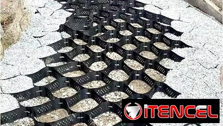 GEOMALLA + TEJIDO GEOTEXTIL, ESPECIALMENTE DISEÑADO PARA REFORZAR PERMANENTEMENTE SU PROPIEDAD, ENTRADA DE CAMINO