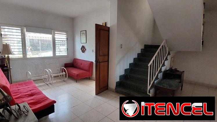Casa de 2 plantas, 3/4 y 1/2 y garaje en Nuevo Vedado (NV-318)