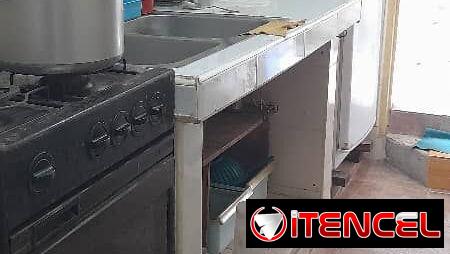 Apartamento en bajos 1 cuarto y medio patio Playa cerca 13y60 en 15mil 53582376