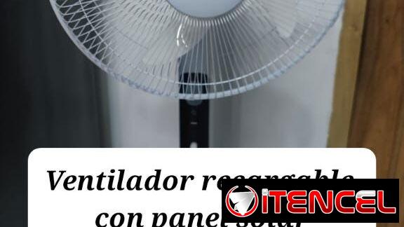 Ventilador recargable de pedestal