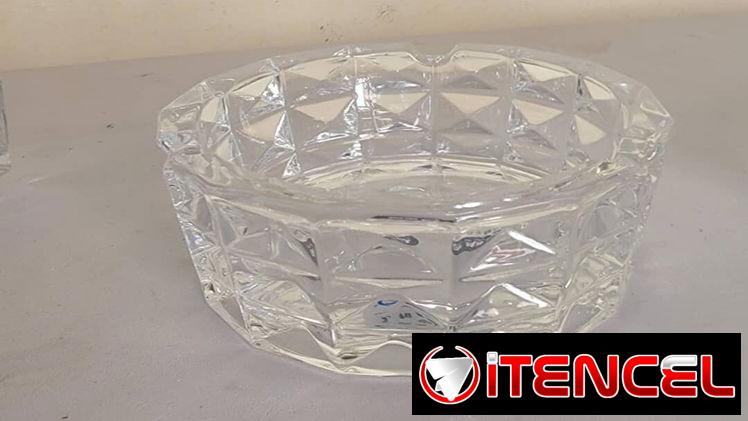 Cenicero de cristal  Medida 10 x 10 cm y 12cmx12cm Precio 3, 5 y 6usd