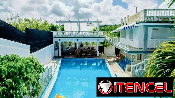 🏊🏻‍♀️ Alquiler de Casa Con Piscina En Boca Ciega. Cuenta con 9 habitaciones y capacidad para 20 personas