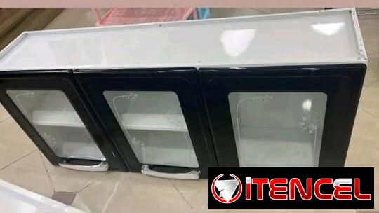 175usd Estante triple aereo Metal y cristal Negros