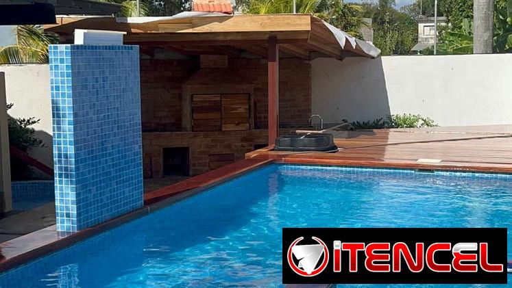 Casa capitalista con piscina en Kholy