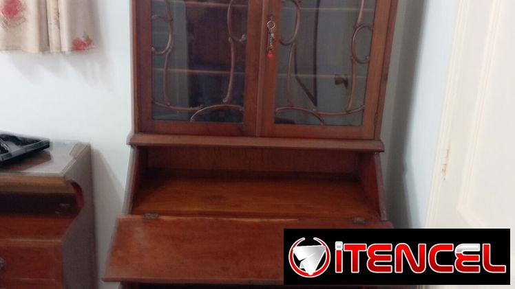 Vendo 1 SECRETER ANTIGUO en excelente estado
