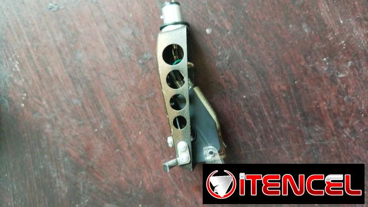 Vendo porta cápsula de Tocadiscos con unidad Radiotecnica tu oralmente funcional