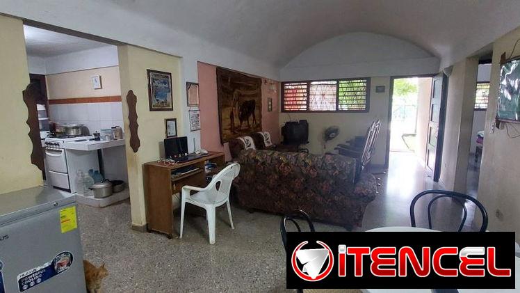 Casa de 3/4 con patio de tierra, en Alamar (HE-37)
