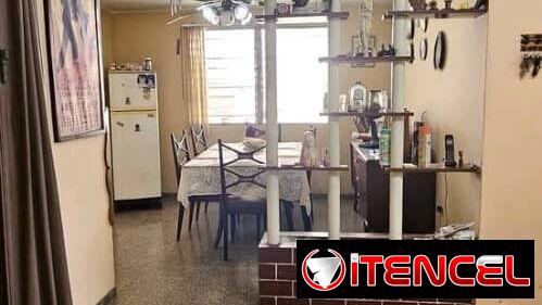 🏡Casa independiente de 4 cuartos y medio, de construcción capitalista, 3 parcelas con diferentes árboles frutales