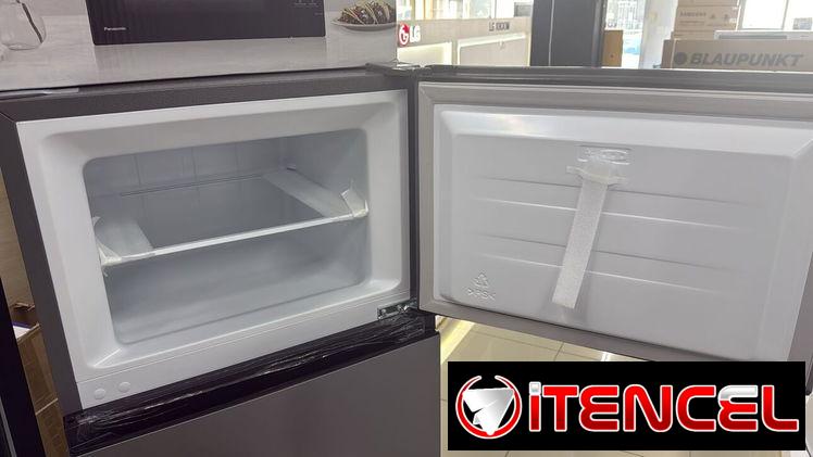 Refrigerador marca Hisense 7.3 pies