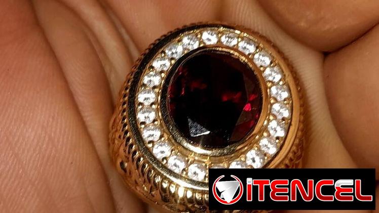 Se vende sortija de oro