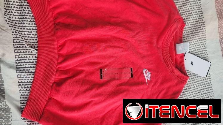 Abrigo Nike totalmente original y nuevo