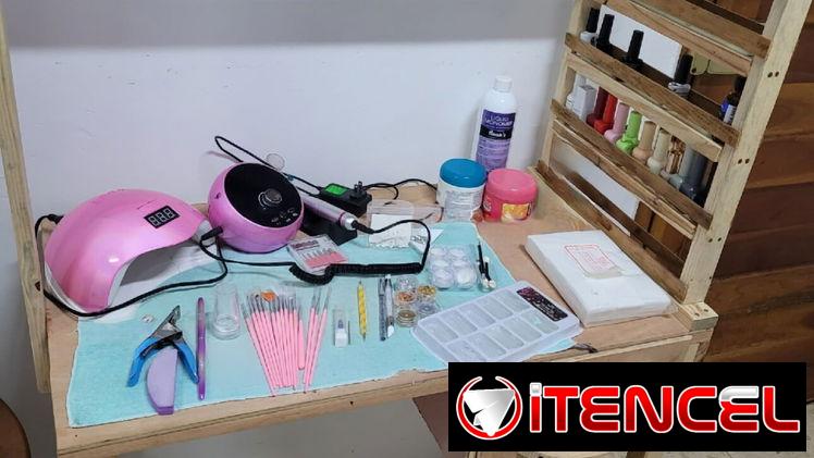(🟢 precio negociable🟢) VENDO MESA DE UÑAS para empezar negocio