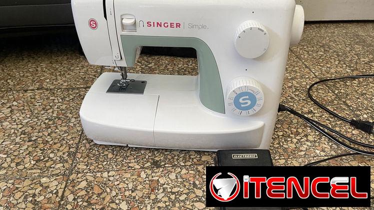 Máquina de Cocer marca Singer