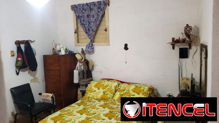 SE VENDE CASA de 1 habitación (Casa puerta de calle puntal alto, techo placa libre, teléfono fijo, gas de la calle, etc)