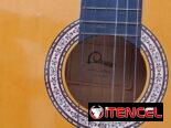 Vendo guitarra acústica poco uso con su funda y cuerdas de repuesto