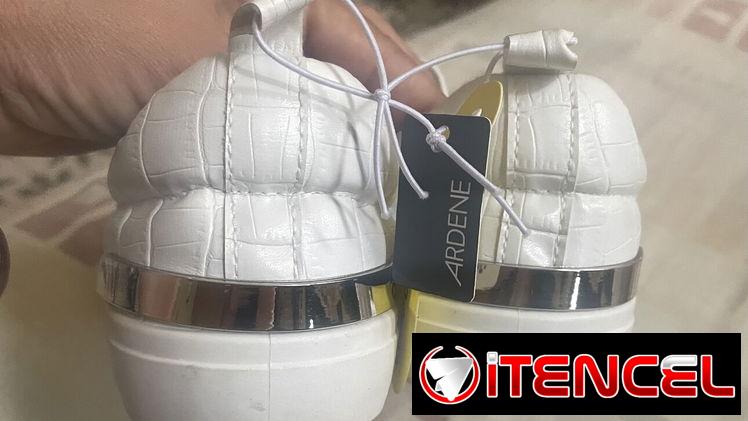 Zapatillas de Piel. /5000$