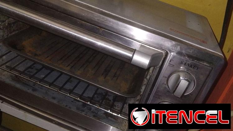 Horno doméstico de poco uso en buen estado